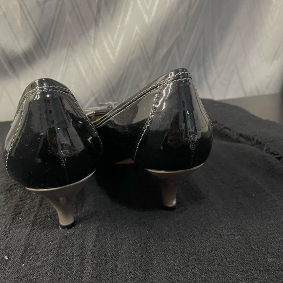Ron Whitw Women’s real patent leather heels! Size 7, fits a size 6 too! - Picture 3 of 3